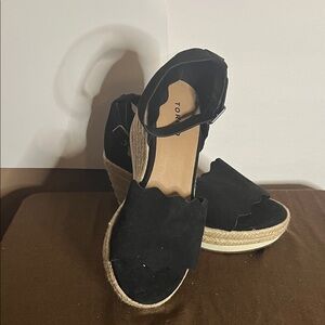 😄Torrid wedge peep toe sandals 10.5 W black